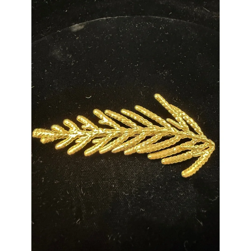 Vintage Gold Tone Cedar Pine Branch Brooch Botanical Nature Pin Textured Leaf